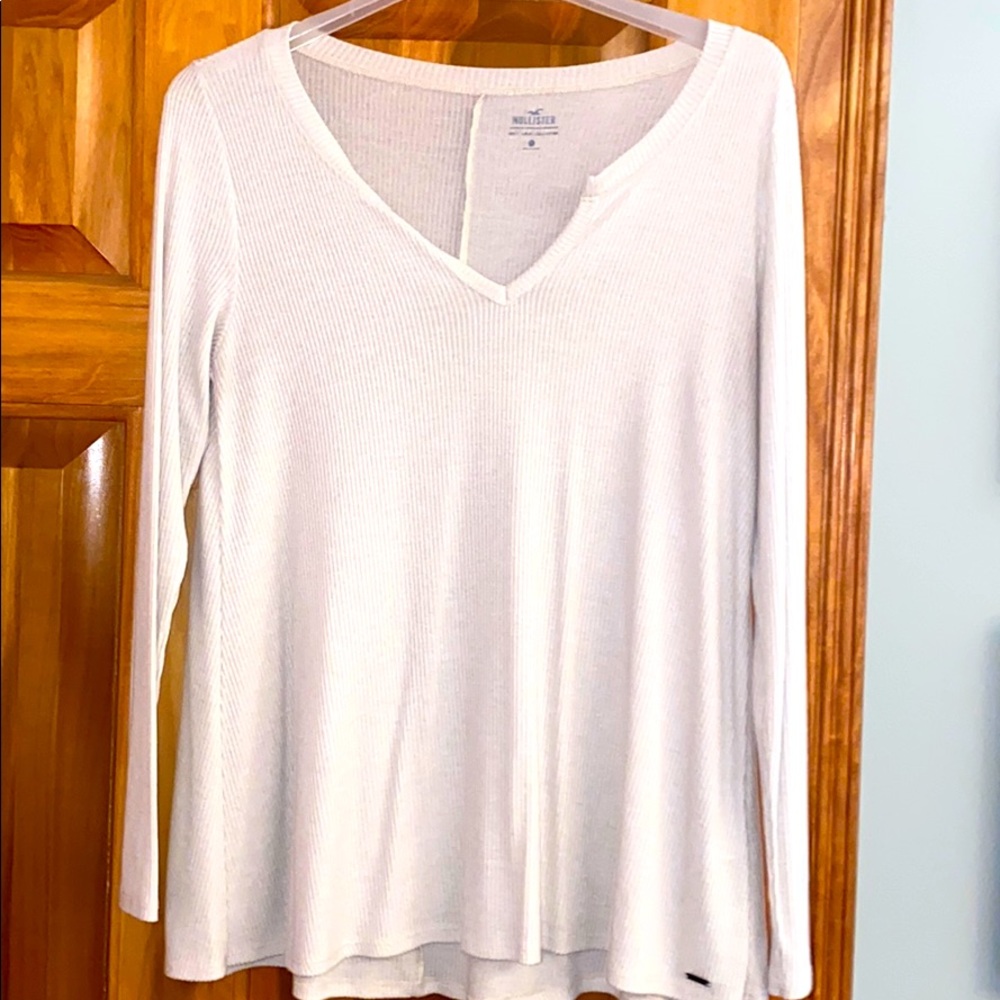 Long sleeve Hollister v neck